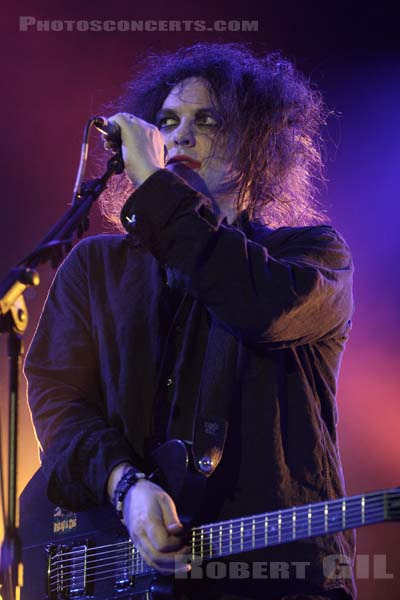 THE CURE - 2008-03-12 - PARIS - Bercy - Robert James Smith